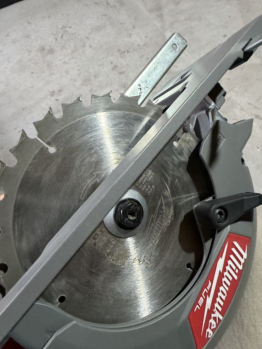 Milwaukee CCS55 ръчен циркуляр