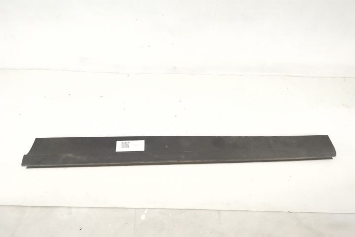 Bandou Ornament Usa Dreapta Fata Original In Stare Buna Porsche  Cayen