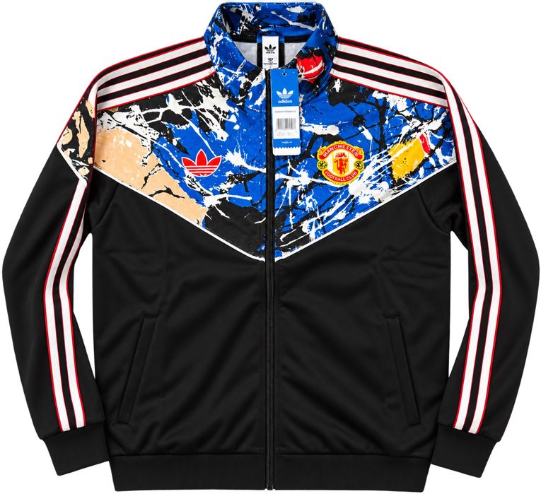 Продавам  комплект Adidas x Manchester United