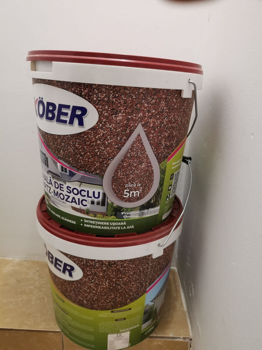 Tencuială mozaicată de soclu.