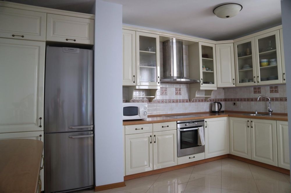 Дава се под наем Тристаен апартамент в София, Изток - 120 кв.м за 970 € - Снимка #8