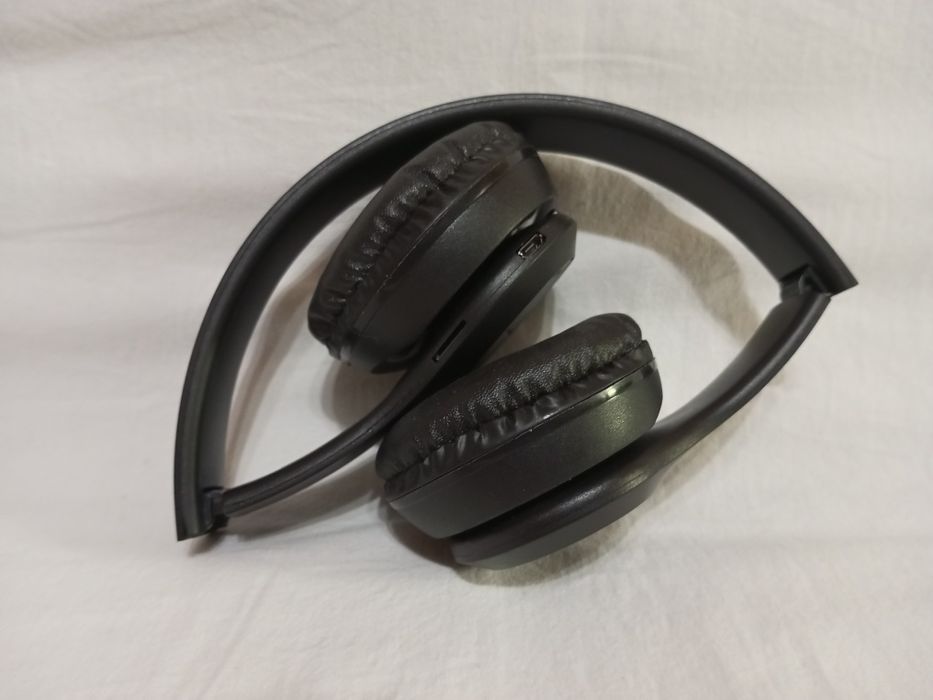 Скидка 50% Блютуз наушники супер бас,бренд.