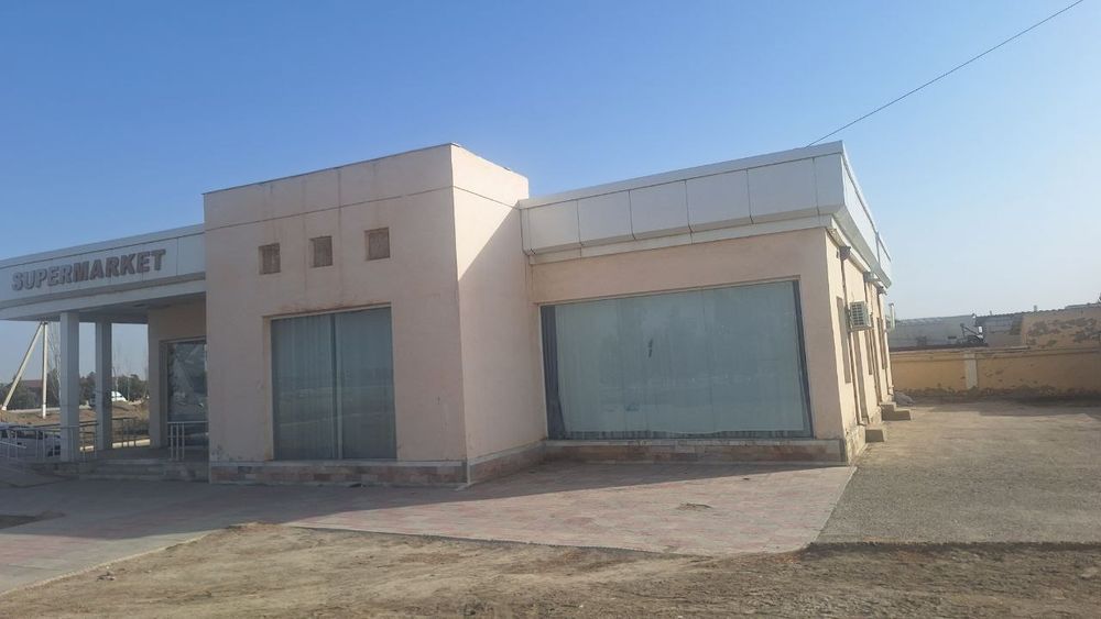 Kogon tuman yo'l yoqasidan  do'kon sotiladi