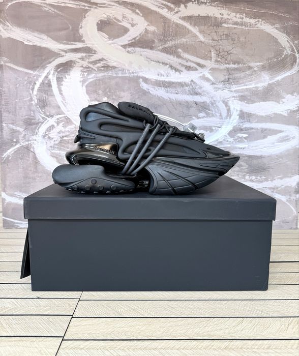 Balmain Unicorn Triple Black