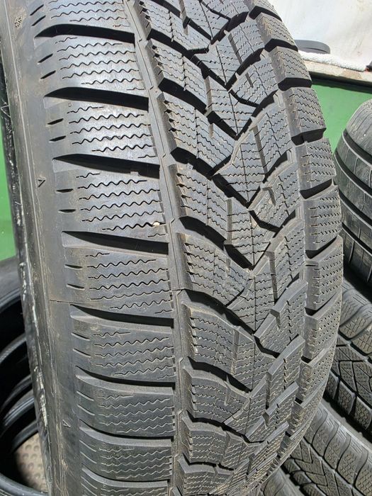 2 бр зимни 225/60/18 Dunlop дот 23г