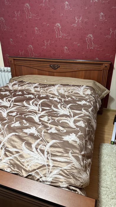 Кровать деревянная двуспальная