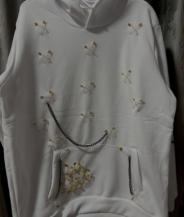 Hanorac cu detalii metalice!