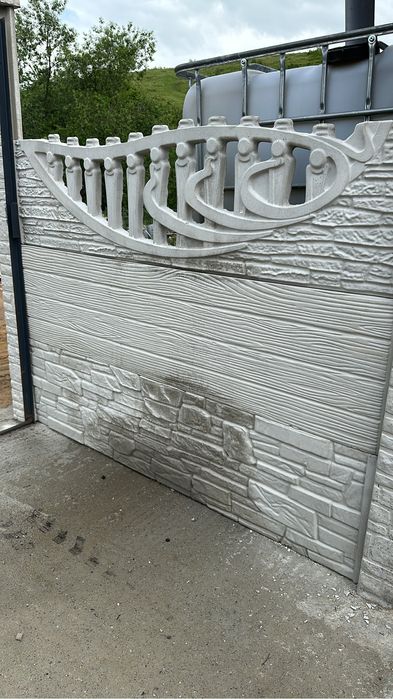 Vând/montez gard alcătuit din stâlpi/plăci de beton