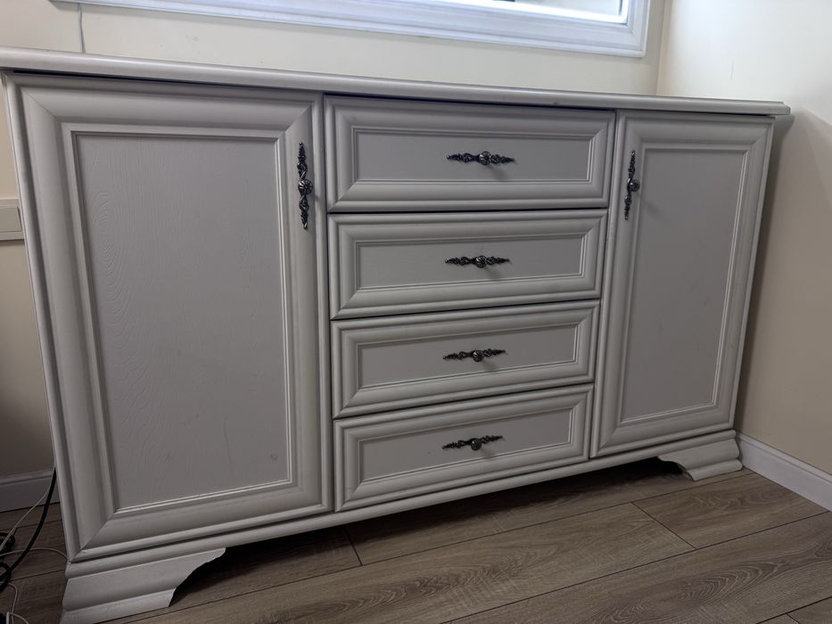 Комод с зеркалом