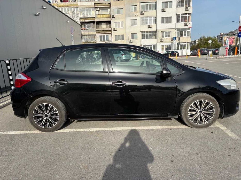 Продавам Toyota Auris 2.0 D4D