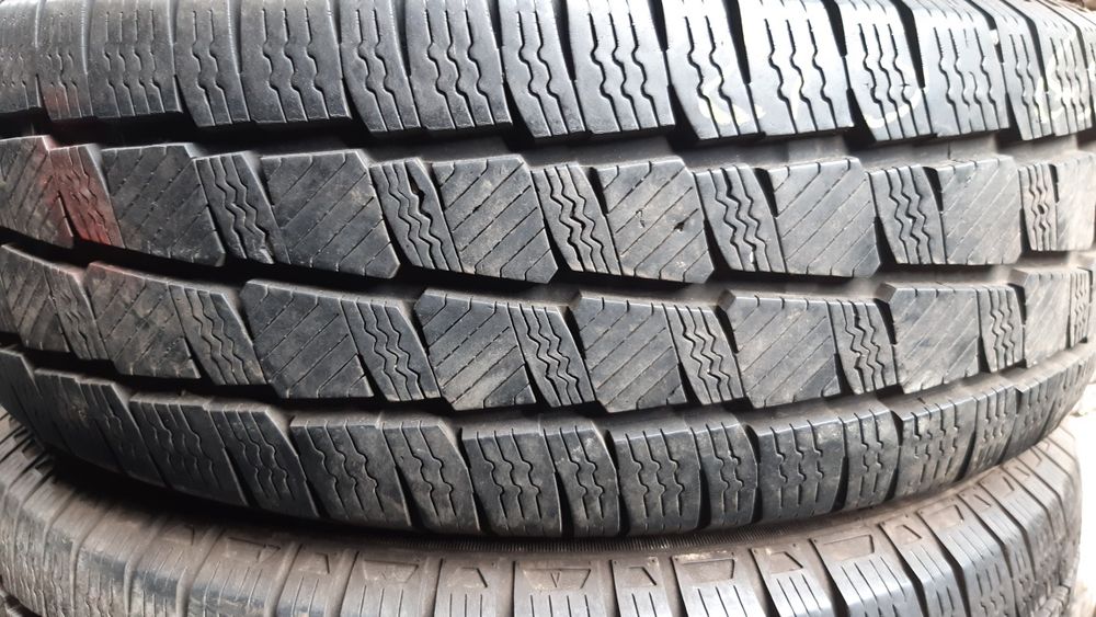 2 anvelope 215/65r16c  preț 220 lei bucata