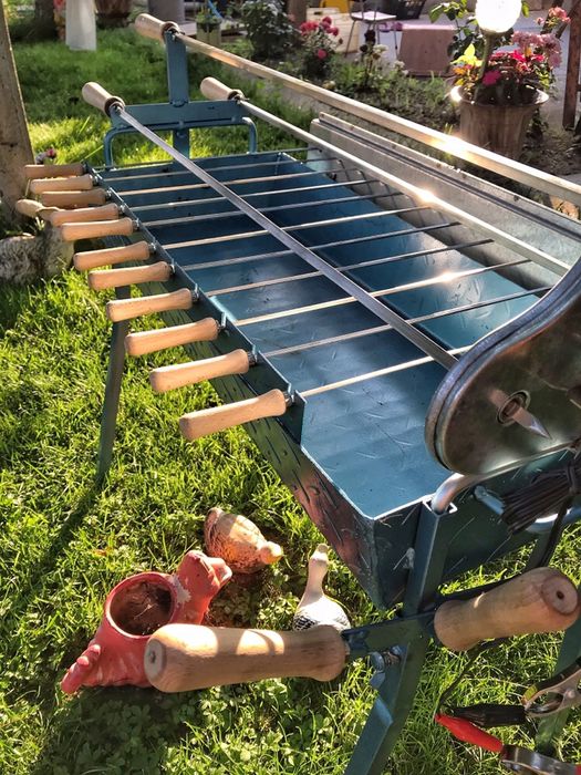 Барбекю на въглища/въртящ грил/сувла/скара/кипърско , гръцко барбекю