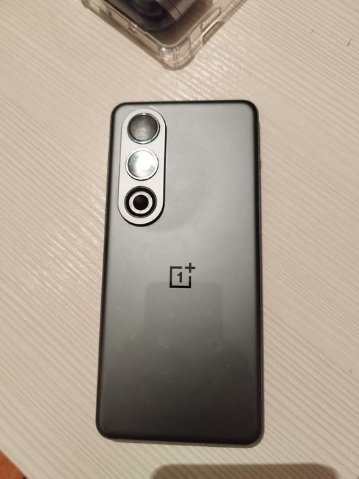 Продам OnePlus ace 3v