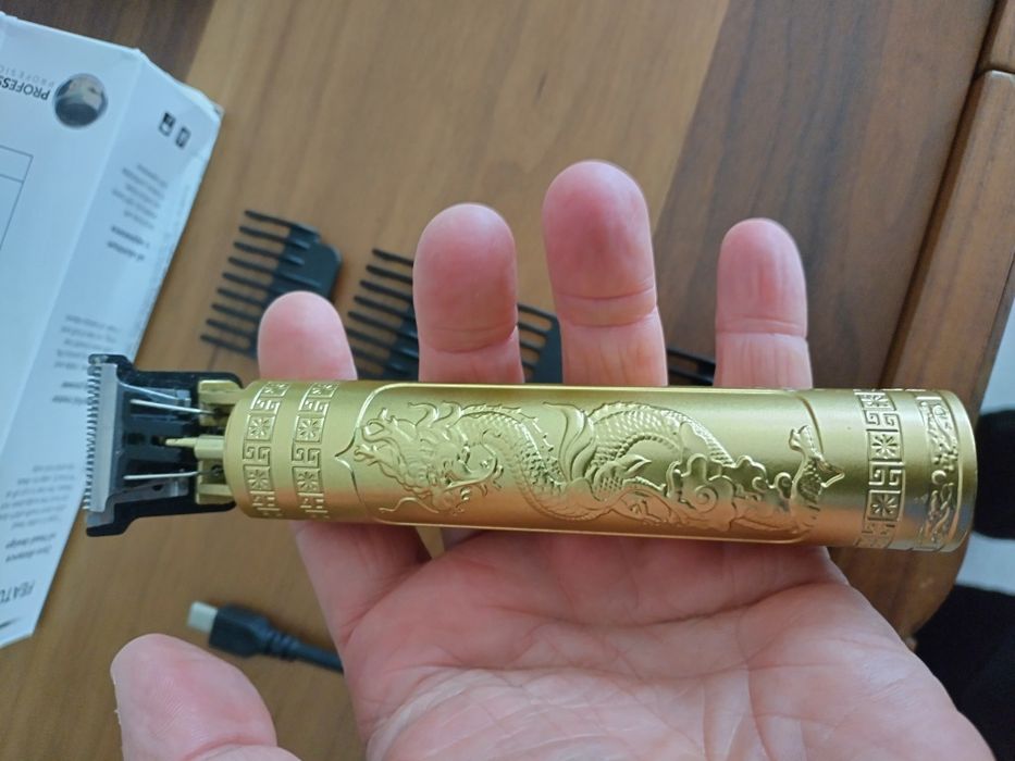 Оригинална професионална машинка за подстригване с приставки