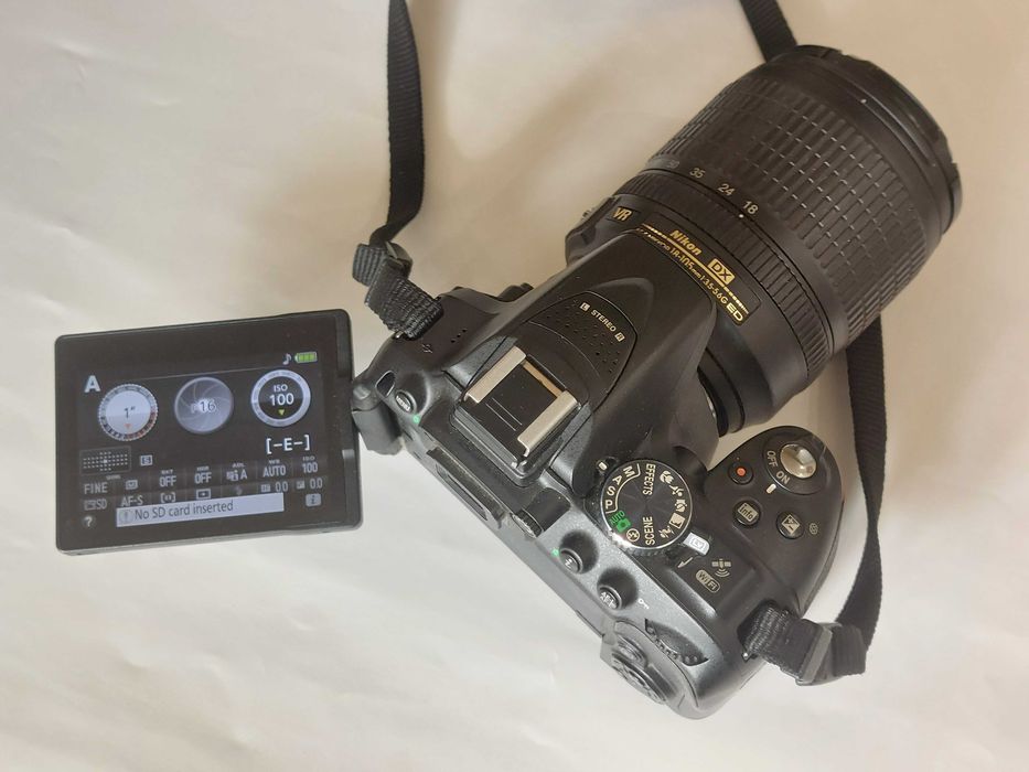 Nikon D5300 + обектив Nikkor 18-105 + Аксесоари