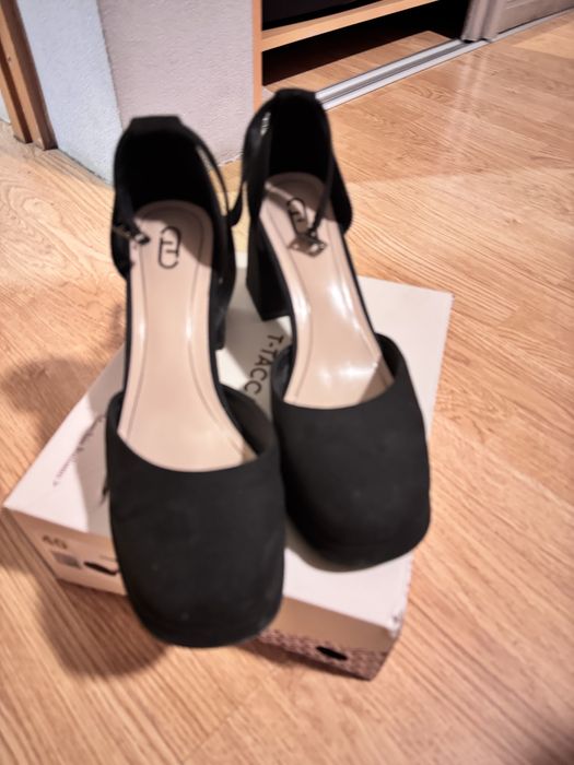 Продаю туфли черные