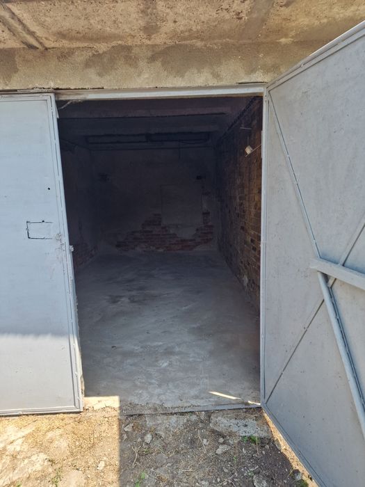 Давам гараж под наем