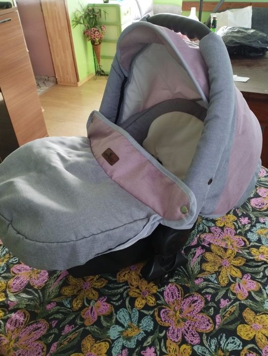 Бебешка количка Lorelli Mia 3 в 1