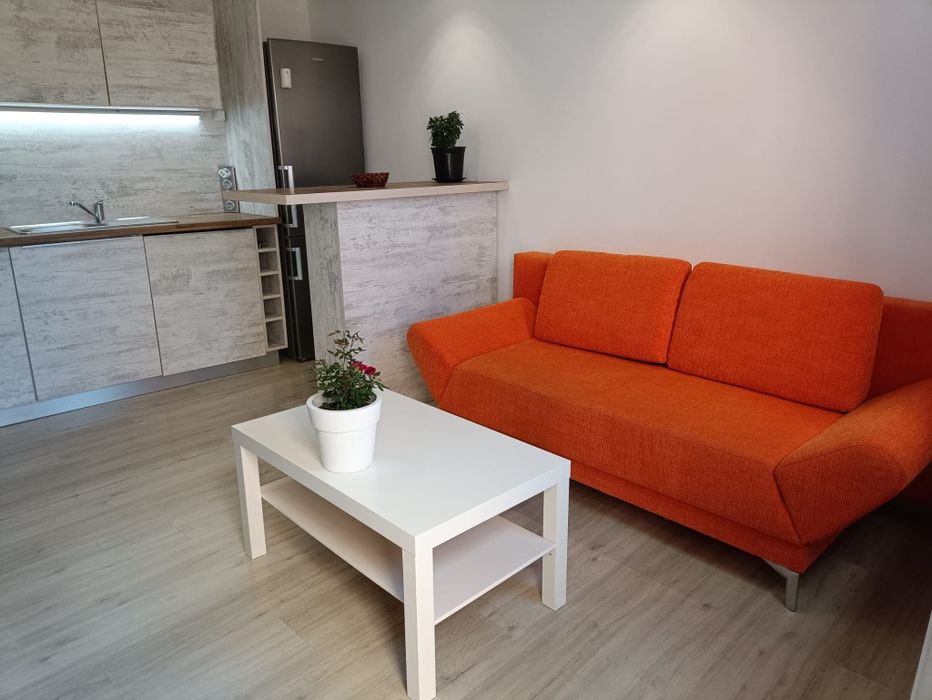 Apartament 3 camere curte proprie  2 locuri de parcare