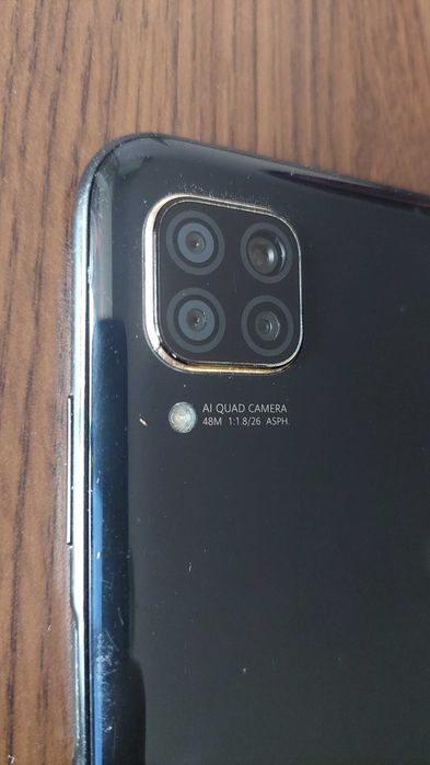 телефон Huawei P40 Lite