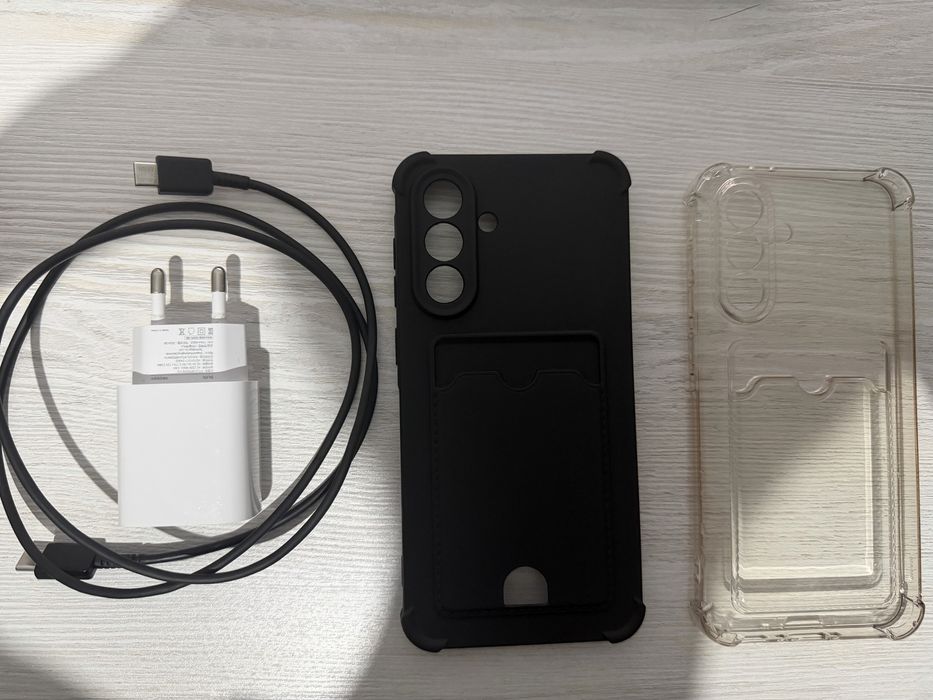 Galaxy A56 (Б/У Идеальное состояние)(+ Зарядка и два чехла в подарок)