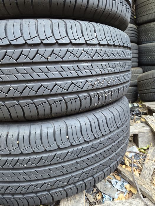 4бр. 235 65 17 Michelin всесезонни.