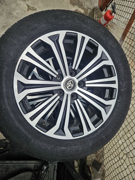 Джанта с гума 215/60/17 за Toyota C-hr