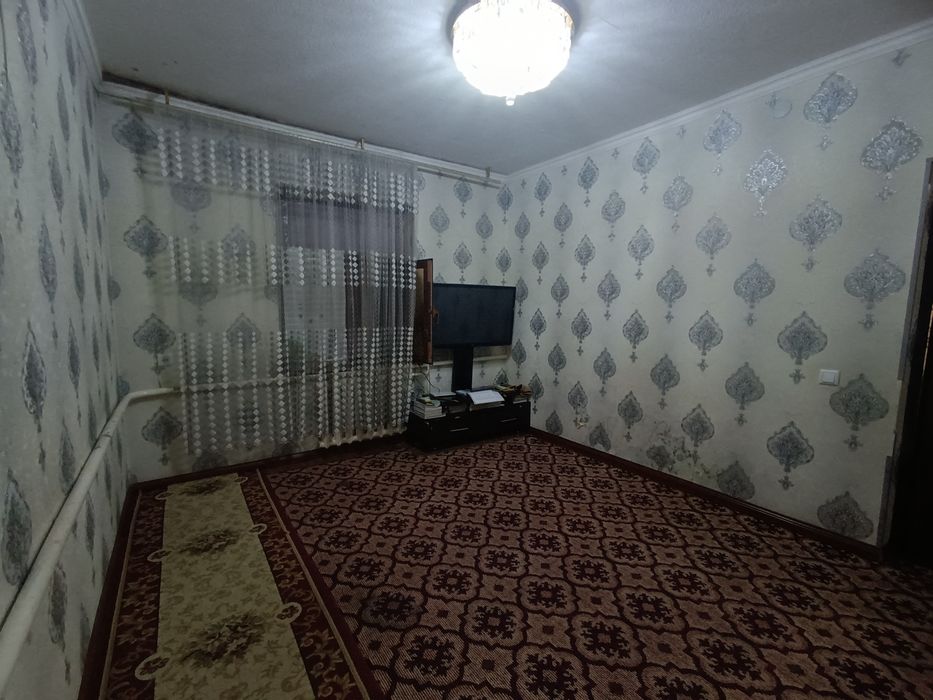 3/1/4 сотилади. 72 м²