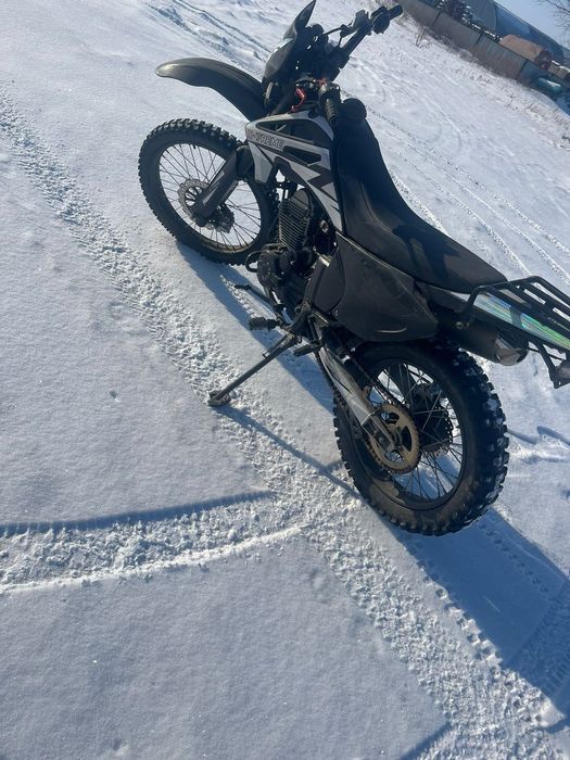 Мотоцикл эндуро  250 кубов