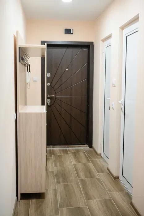 Тристаен апартамент, под наем, кв. Младост 2