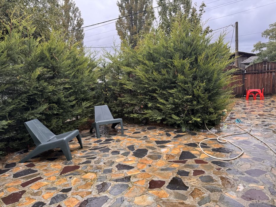 Inchiriat casa+curteCâmpulung Argeș , Str Valea Barbusii.