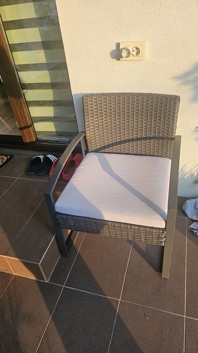 Set gradina canapea, 2fotolii , măsuță cu sticla și perne