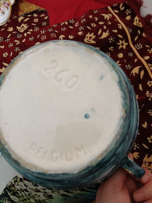 2 farfurii de colecție și o vază