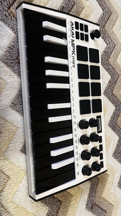 Продам MIDI клавиатуру
