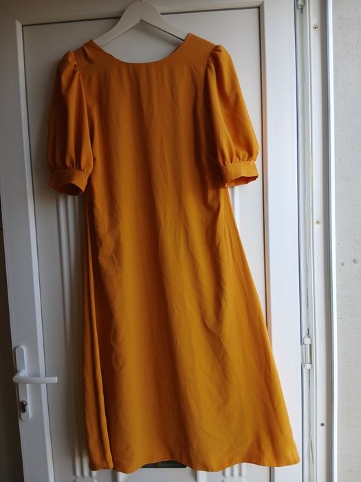 Vând rochii elegante in stare foarte bună