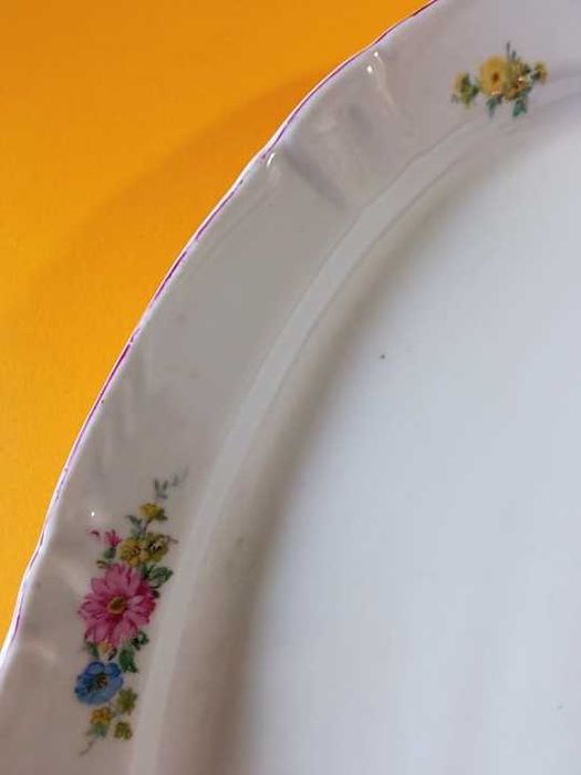 Две големи порцеланови плата с маркировка KNP * "Китка"-Нови Пазар