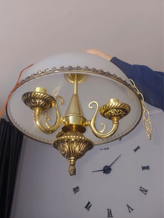 Продам люстры новые.