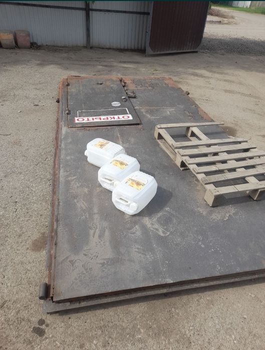Продам трубы и гаражные ворота.