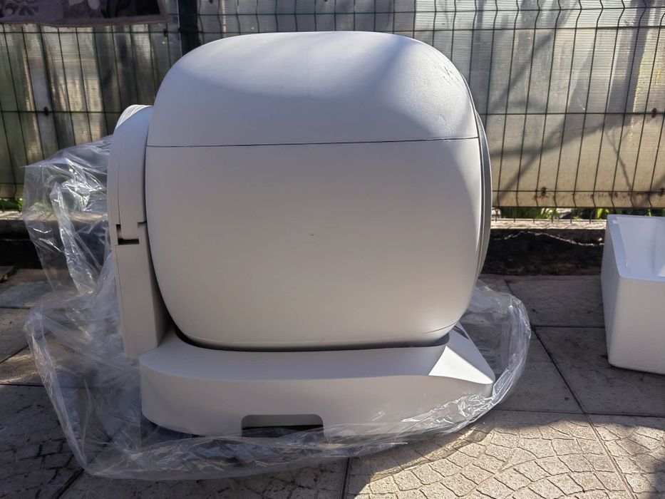 Litiera pisici ,nu este folosita ,a fost desfăcute pentru poze