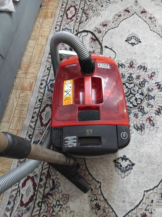 Продам моющи пылесос.