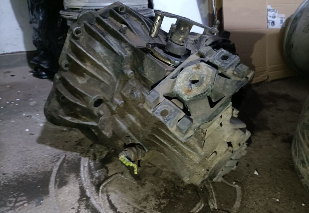 Cutie viteze manuală Vito w638 2.2 CDI, bluza top Marim