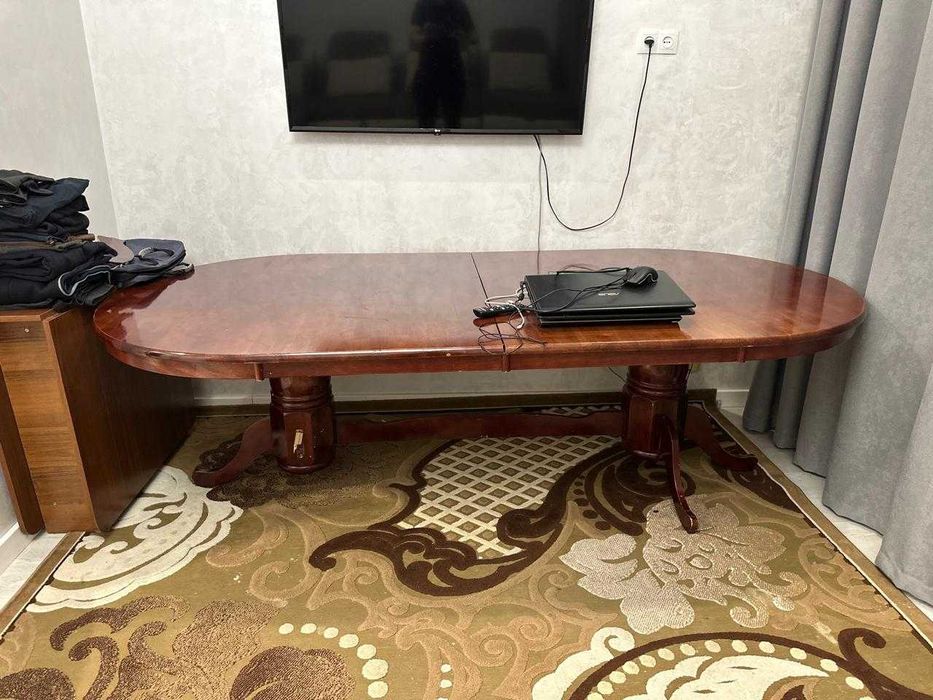Продам большой стол