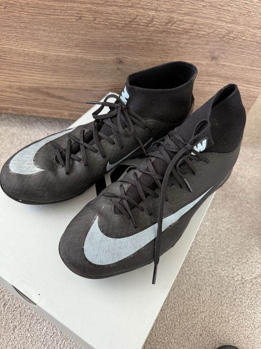 Nike маратонки за футбол