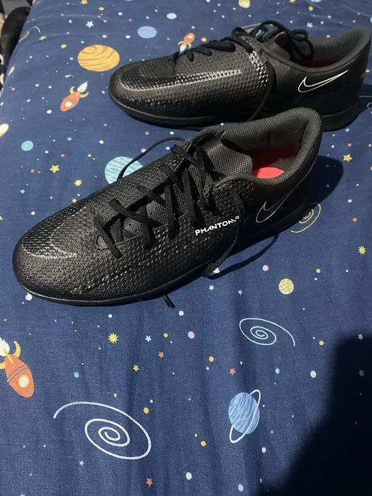 Продавам обувки за зала на найк 40,5