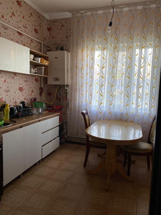 Үй сатылады 8 сотық жер