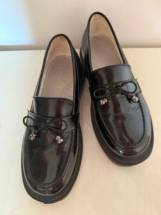 Продам школьный туфли