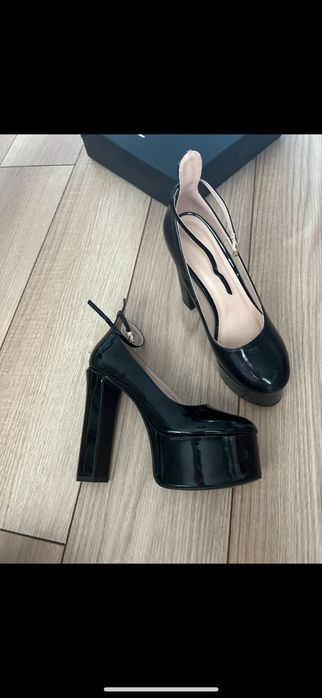 Pantofi cu toc si platforma