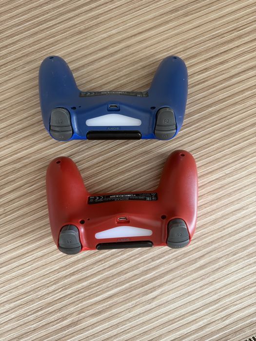 Продам два джойстика ps4