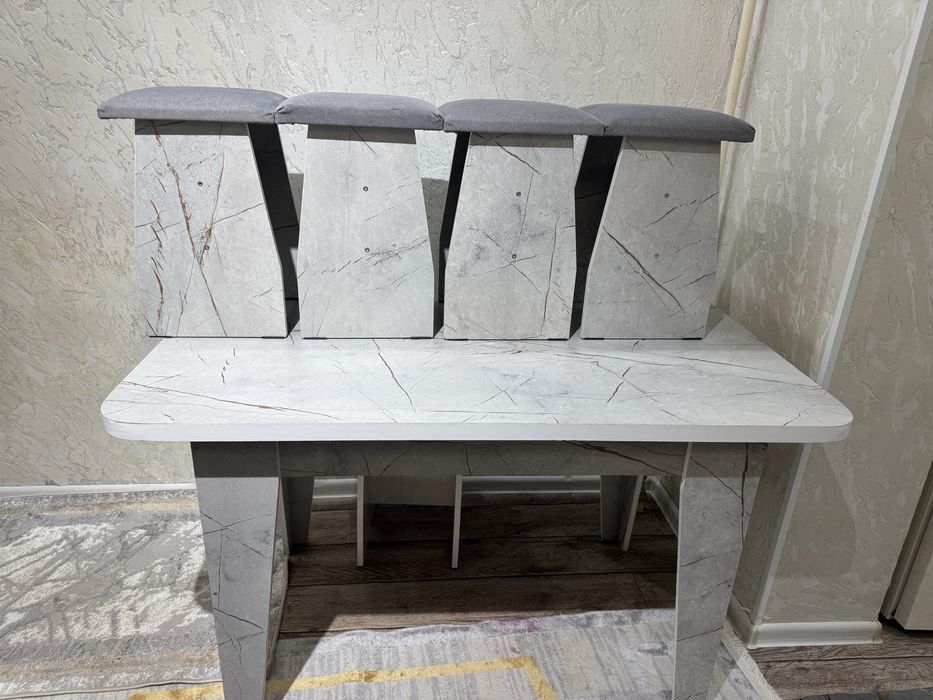 Стол и стуля кухный