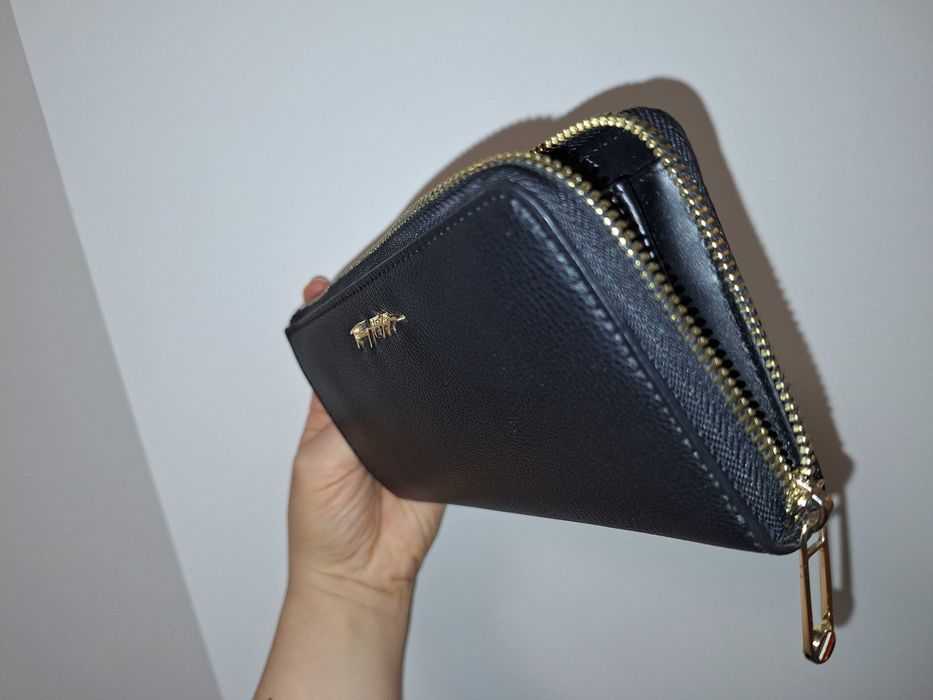 Почти нов портфейл Tommy Hilfiger